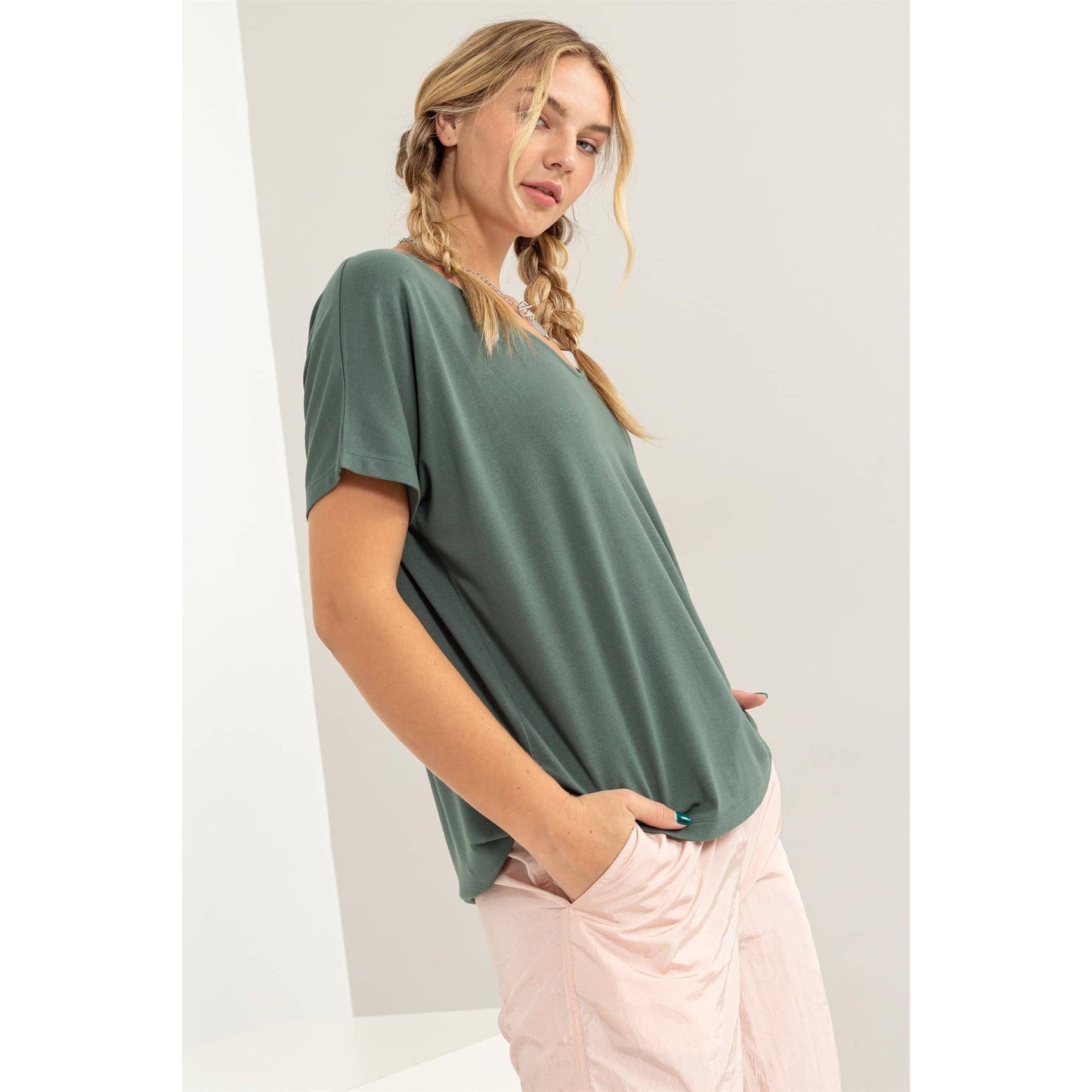 V NECK DOLMAN SHORT SLEEVE TOP: L / TAN
