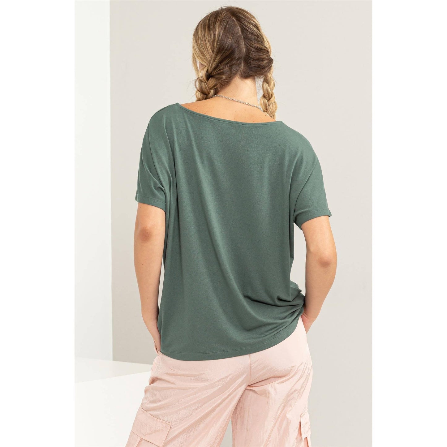 V NECK DOLMAN SHORT SLEEVE TOP: L / TAN
