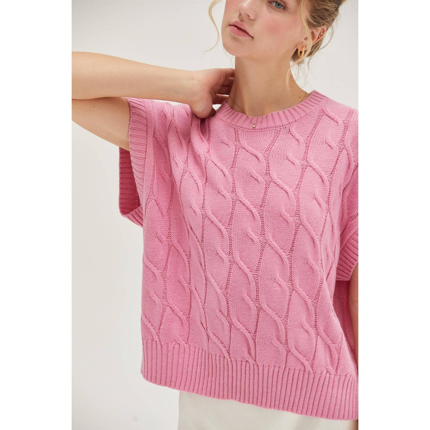 DZ24E945-OVERSIZED CABLE KNIT SWEATER VEST: CHESTNUT / S