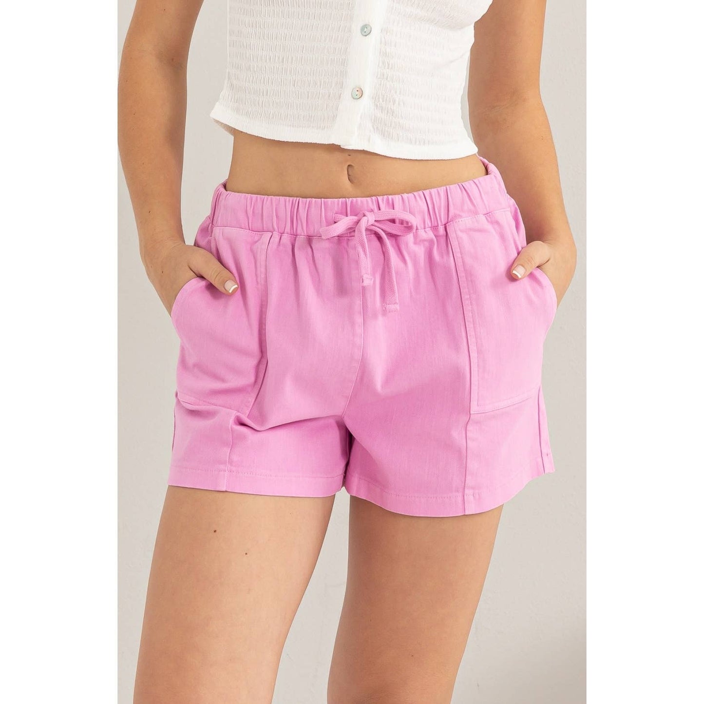 PATCH POCKET DRAWSTRING SHORTS: M / WHITE