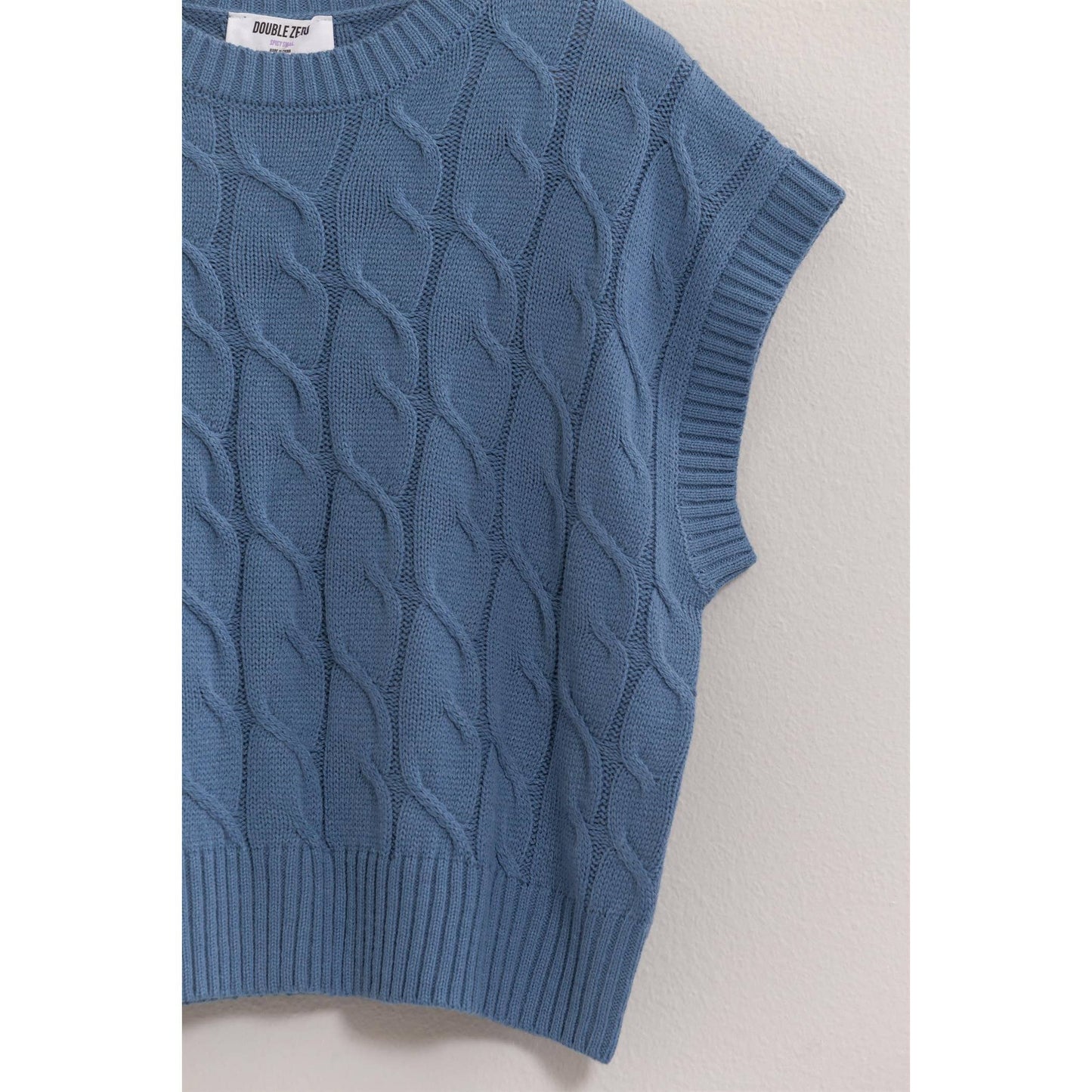 OVERSIZED CABLE KNIT SWEATER VEST: CREAM / S