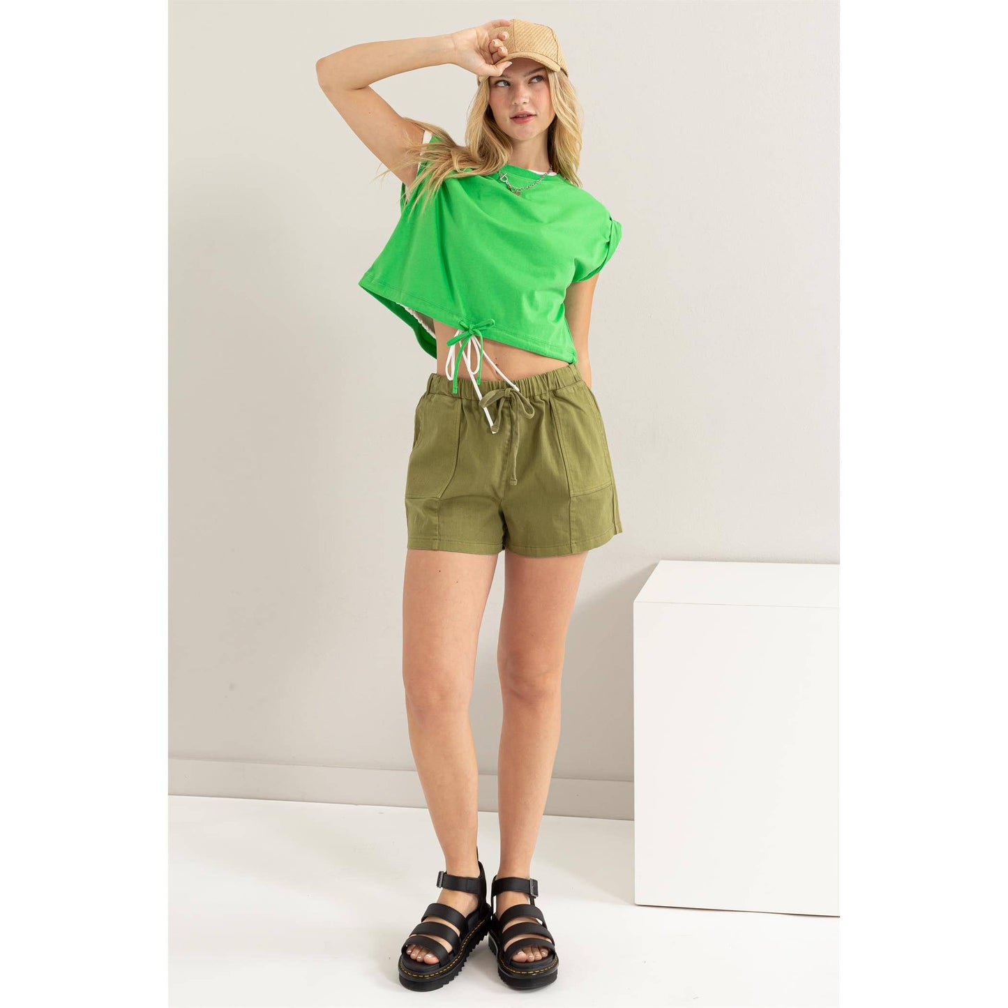 PATCH POCKET DRAWSTRING SHORTS: M / WHITE