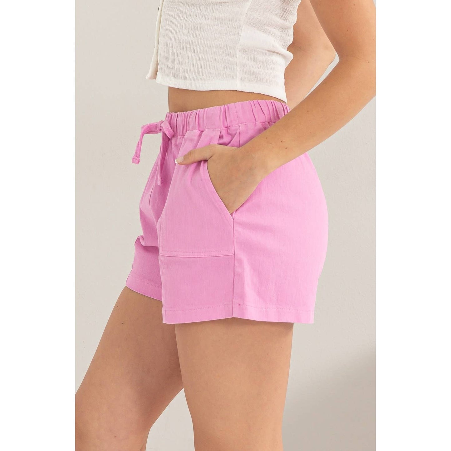 PATCH POCKET DRAWSTRING SHORTS: M / WHITE