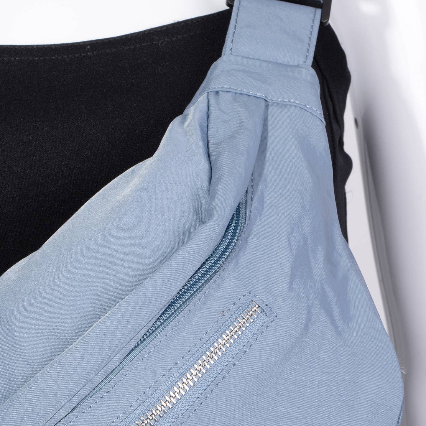 Multi Pocket Nylon Fanny Pack: BL