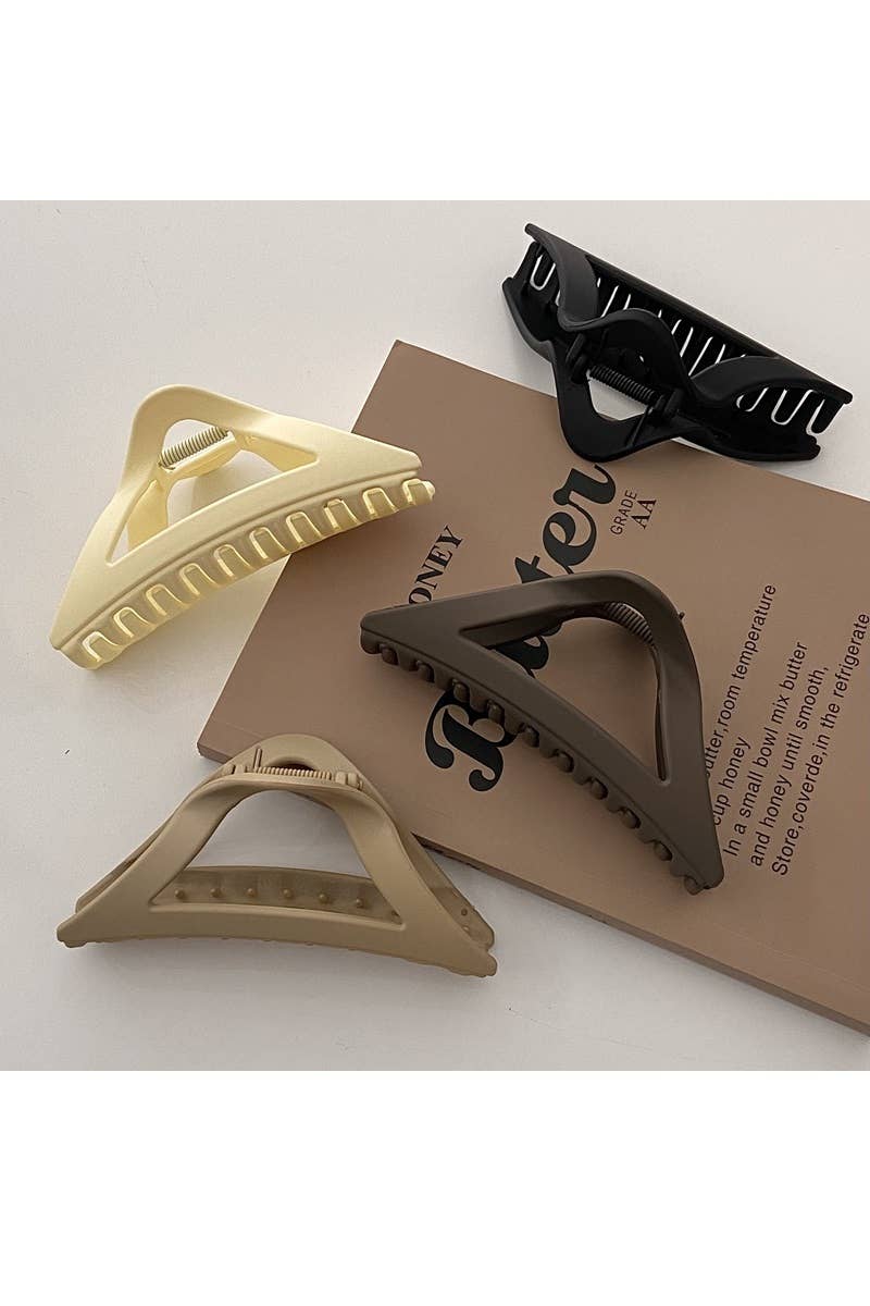SI-25991 Large Triangle Shape Matte Finish Hair Claw Clips: BLACK-166054 / OS