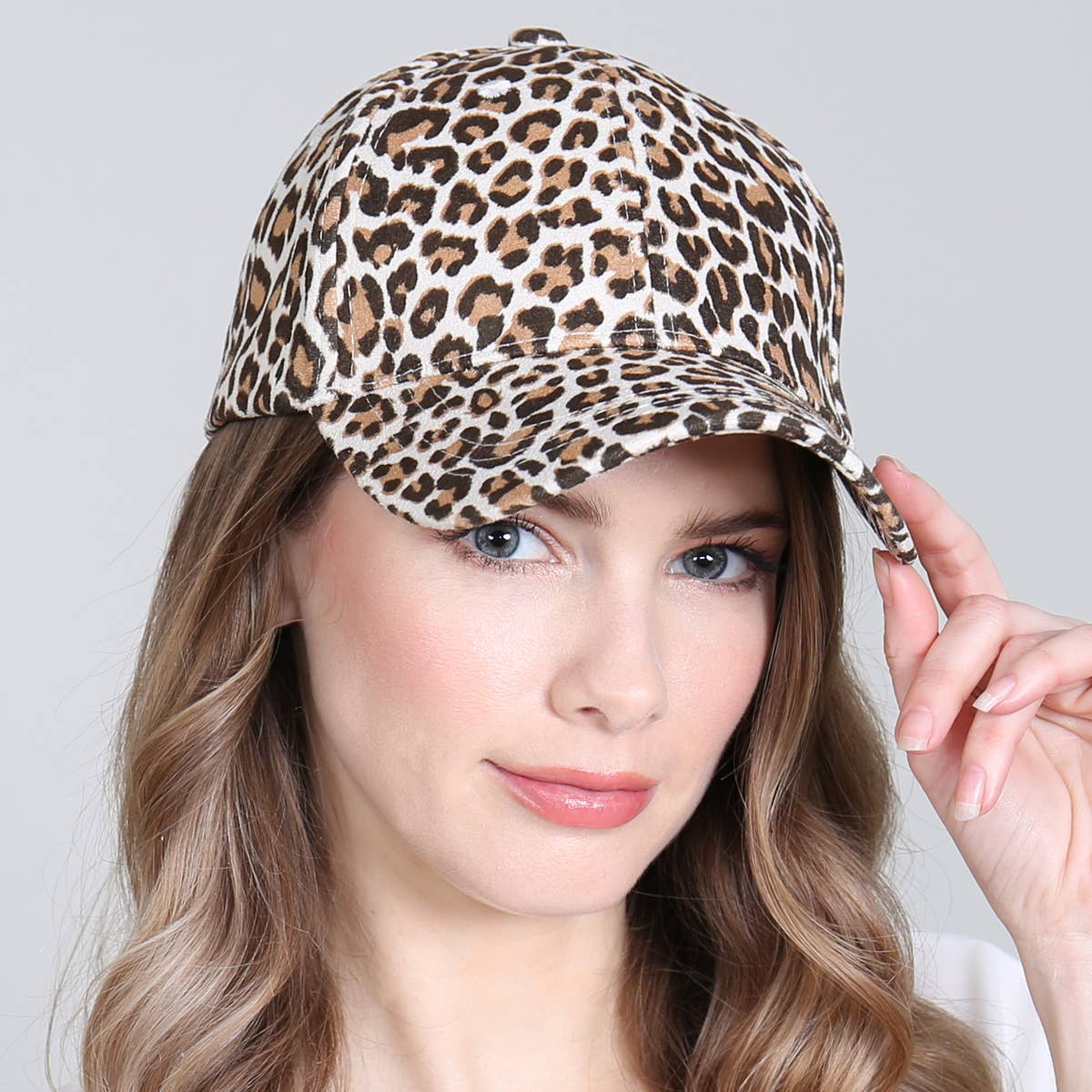 HDT2820 - WHITE LEOPARD SKIN PRINTED CAP: BROWN